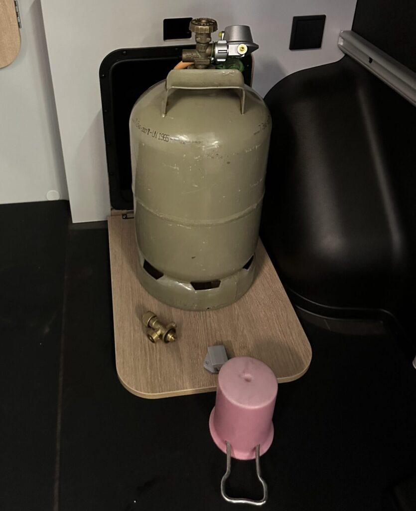 Gas